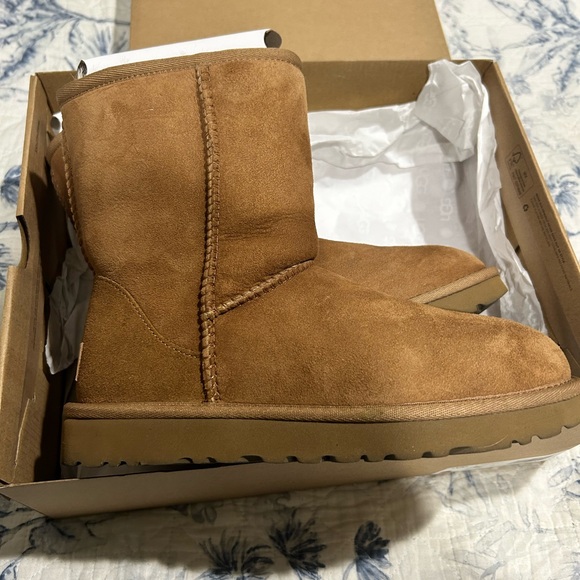 Uggs Classic Short II size 6 - Picture 7 of 8